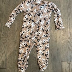 Spearmint baby clay floral ruffle zip footie